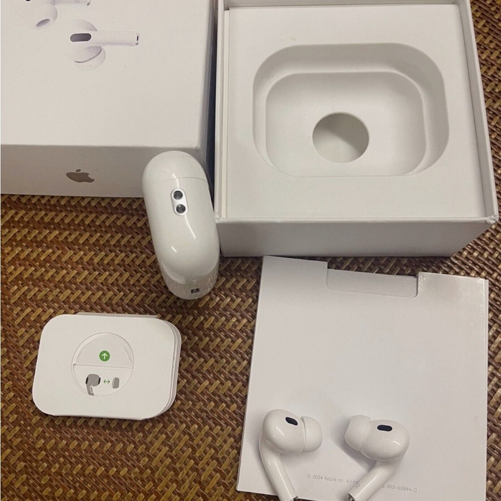 Apple Wireless Earbuds - White